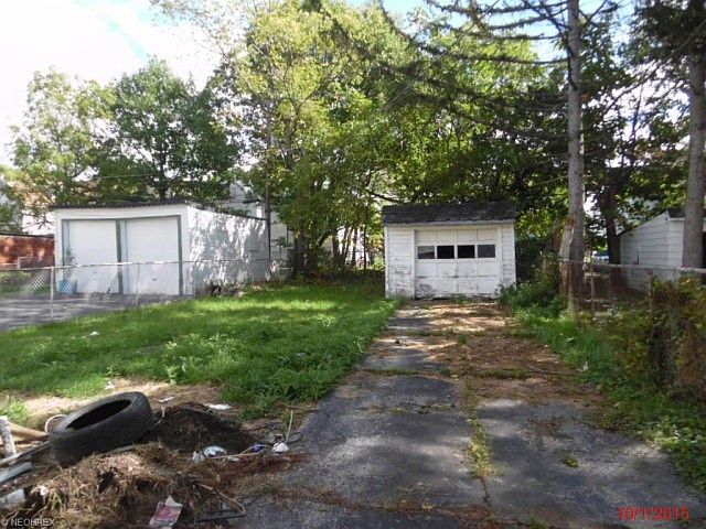 2nd image of 3203 E 121st St
