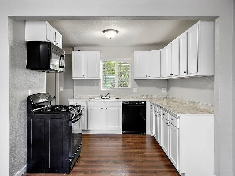 982 S Sheridan Blvd — Photo 11