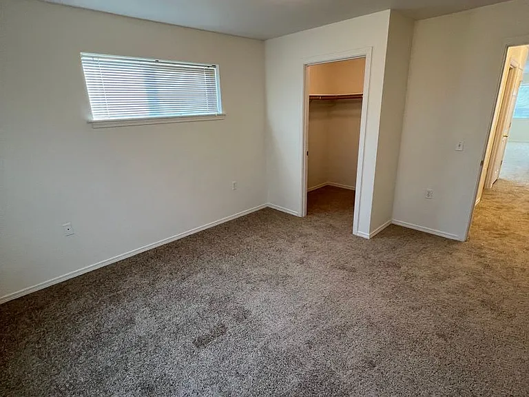 Ellendale Manor Apartments — Photo 8