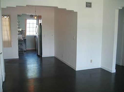 4th image of 1052 Jefferson Ave #4