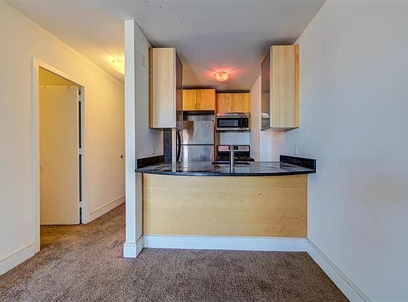 3rd image of 210 N 17th St Unit 1009