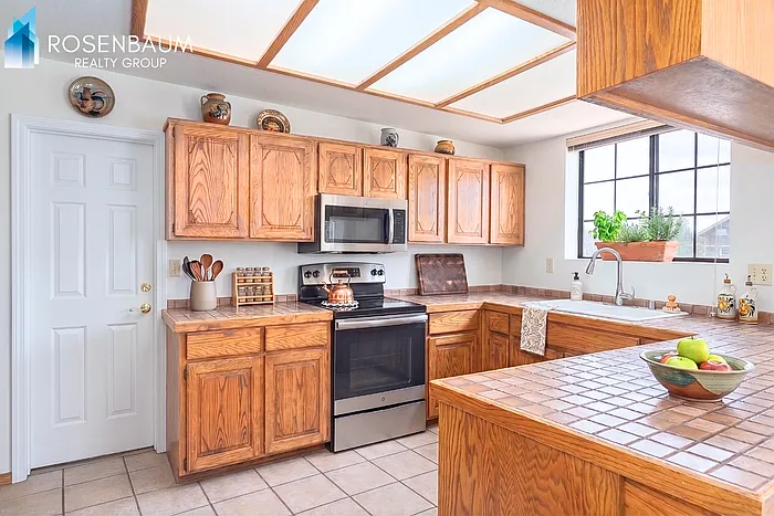 1081 Canary Dr — Photo 3