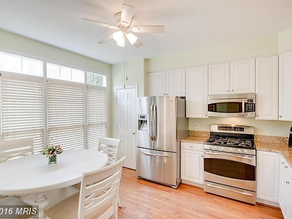Kitchen - Wood Floors, SS appliances, Granite