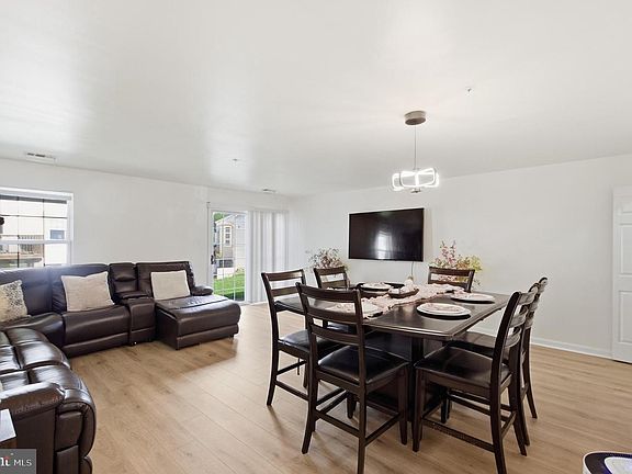 4th image of 4240 Applegate Ln #5