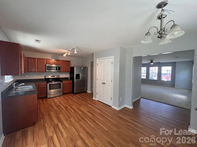 9505 Drains Bay Ct — Photo 3