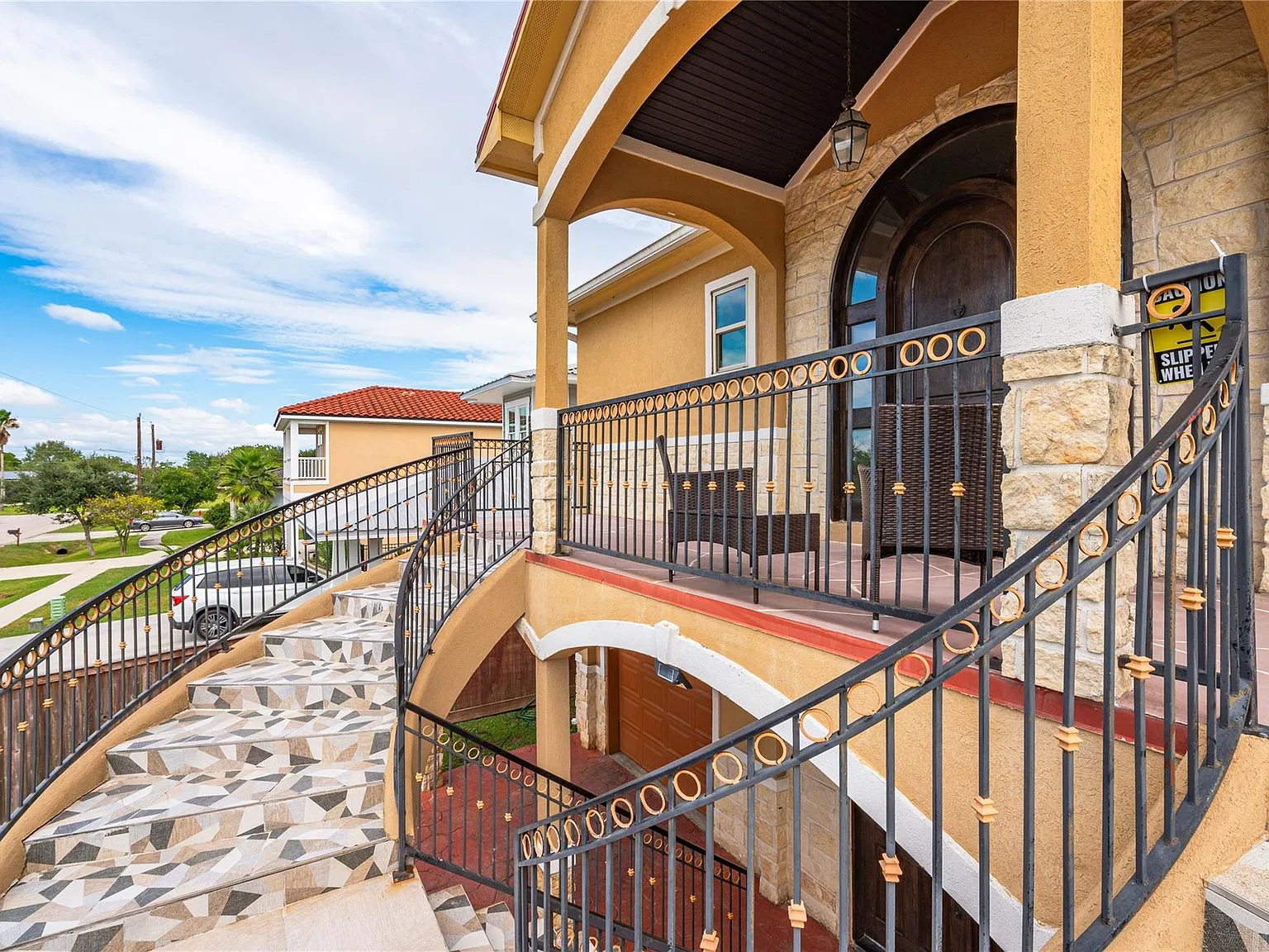 5 bed, 5.0 bath, 3290 sqft, $3,500 — Photo 4