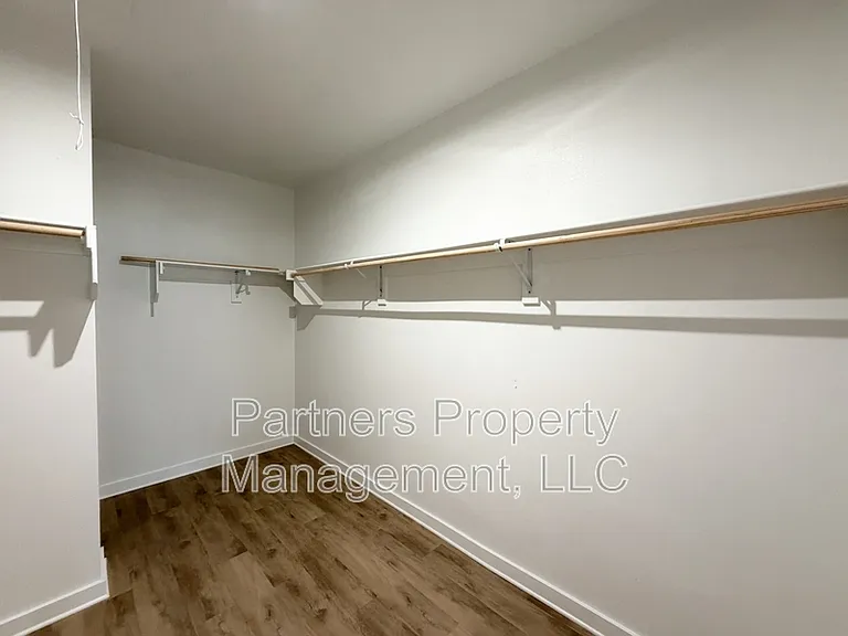 537 S Neon Ave — Photo 8