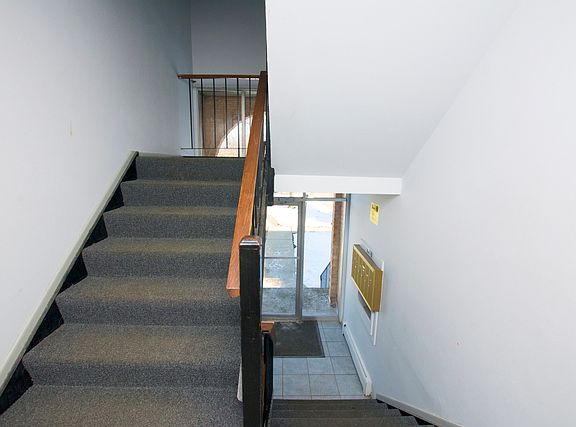 3rd image of 10 E Dundee Quarter Dr #204