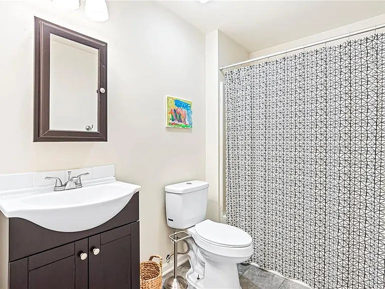 105 Leyland Ct — Photo 17