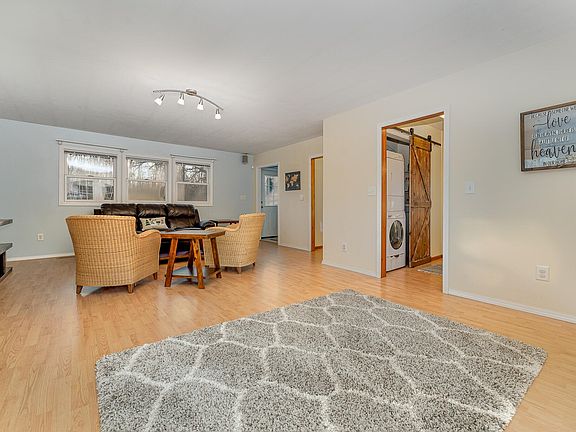 4th image of 70400 8th Ave