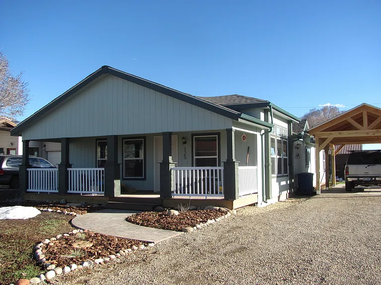 125 E Menefee St — Photo 1
