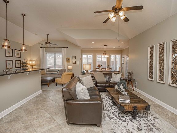 4th image of 1016 Gothic Manor Ln