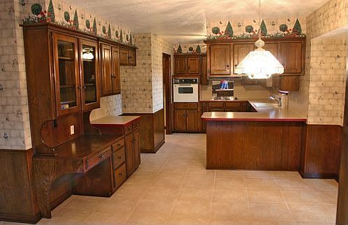 Breakfast Area & Kitchen