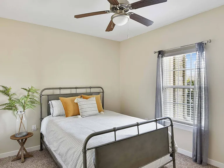 Icon Apartments — Photo 10