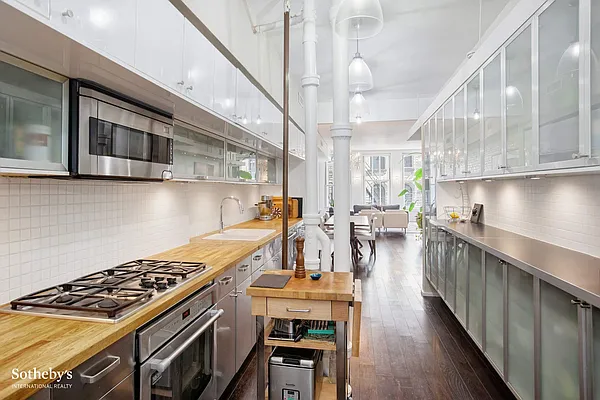 Rented by Sotheby's International Realty | media 23