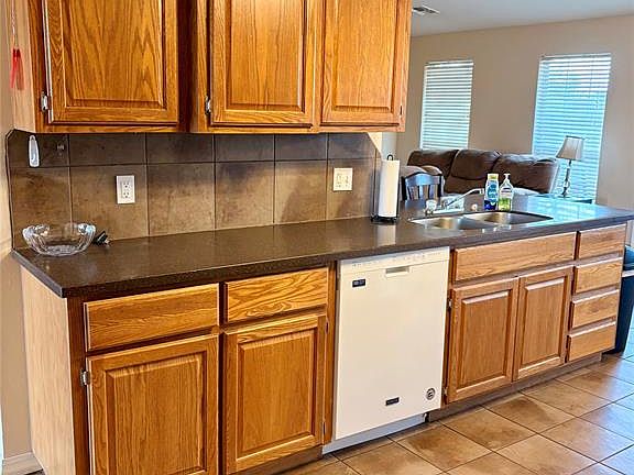 5th image of 1601 Sommerset Pl