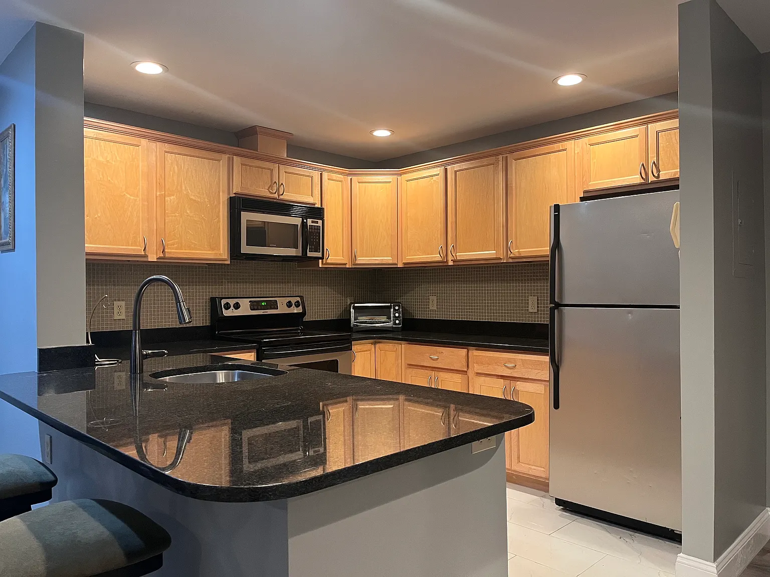 2 bed, 1.5 bath, 1000 sqft, $2,700 — Photo 2