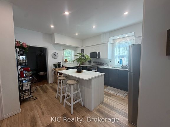 3rd image of 48 George St E