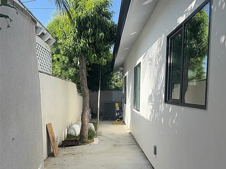 522 Stanford Rd — Photo 16