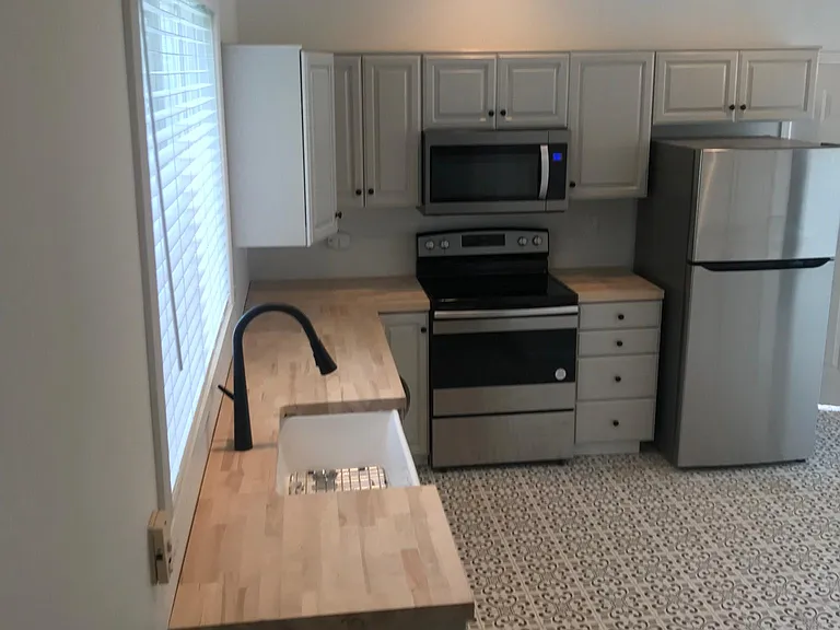 980 18th St NE — Photo 5