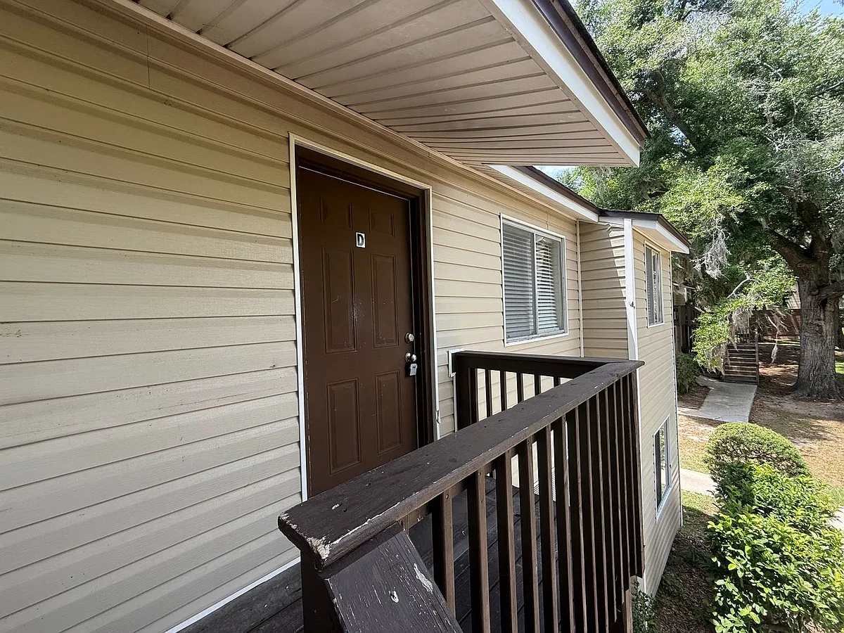 Building Photo - 1411 Lazybrook #D