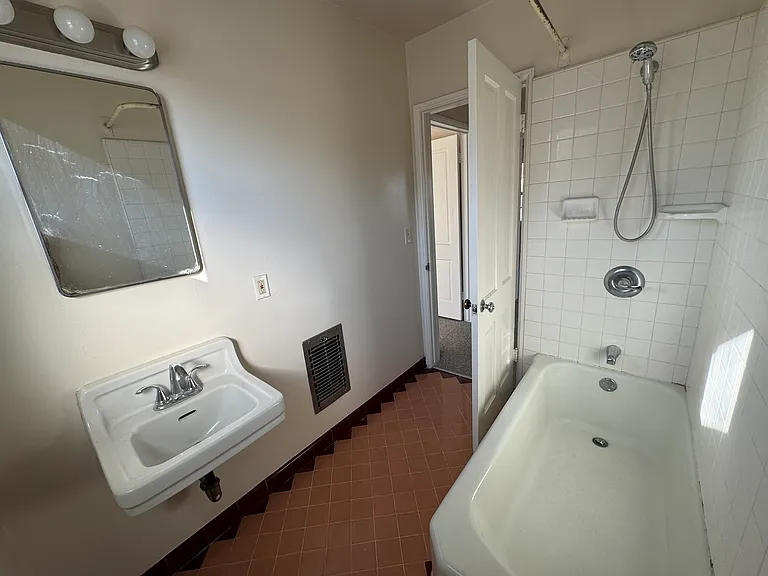 303 W Woodward Ave #B — Photo 23