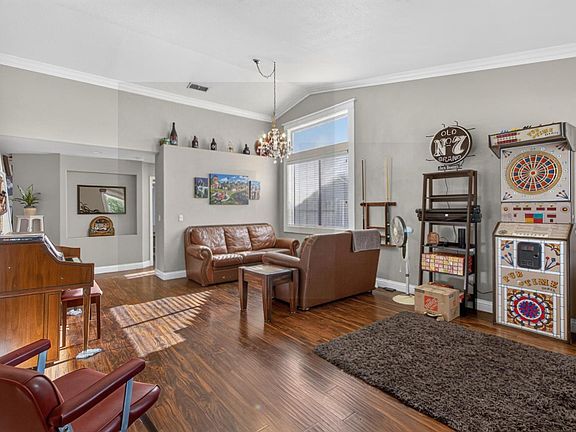 4th image of 2751 Swallowview Dr