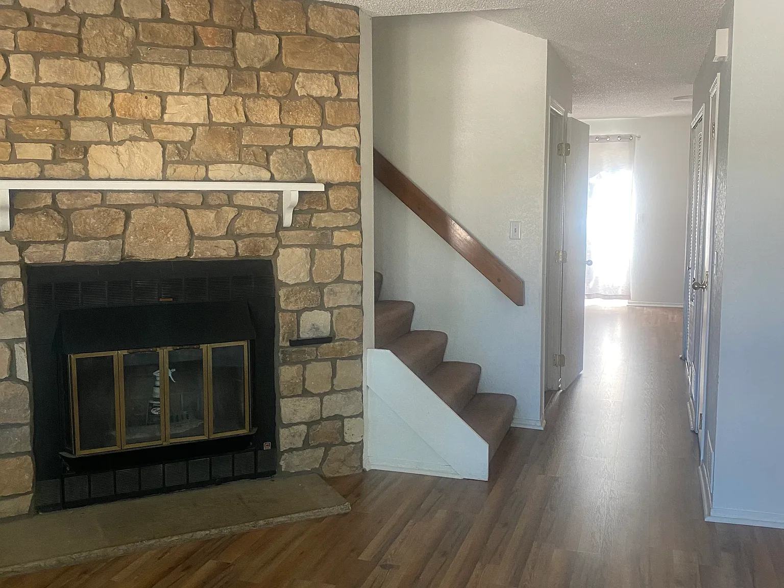 2 bed, 2.5 bath, 1092 sqft, $1,900 — Photo 2
