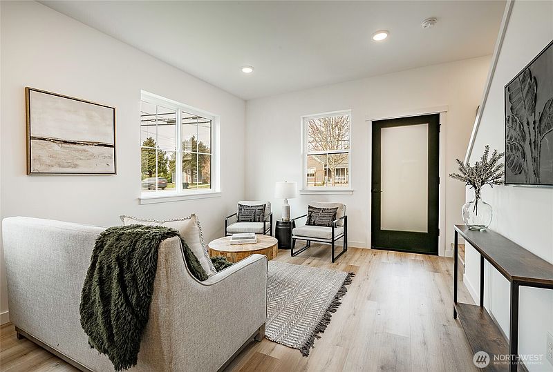 5th image of 214 E Grover Street