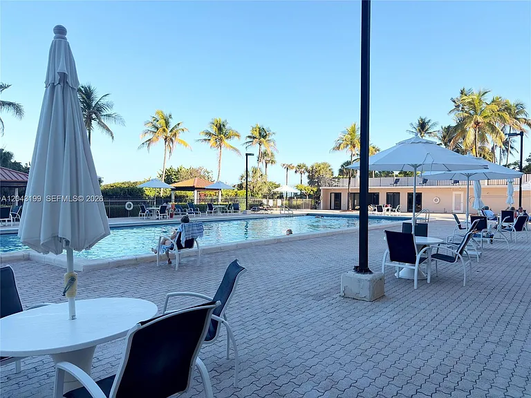 2625 Collins Ave #215 — Photo 6