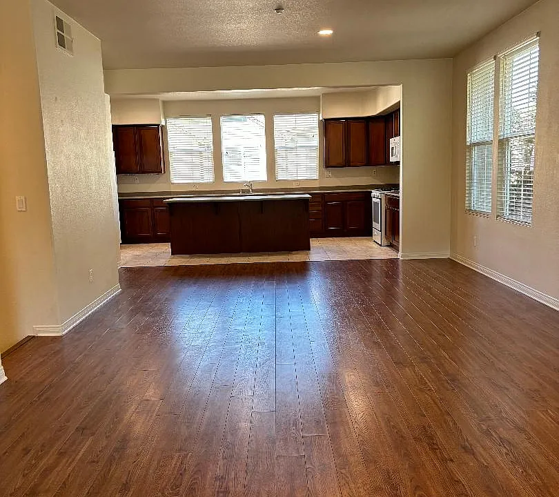 1914 Bassett Ln