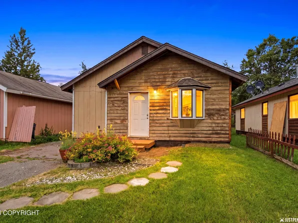 7721 Regal Mountain Dr, Anchorage, AK 99504