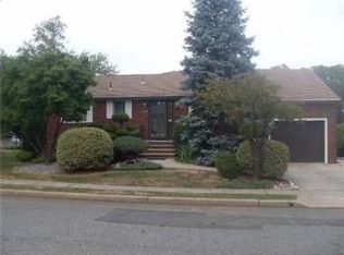 53 Rector St, Woodbridge, NJ 07095