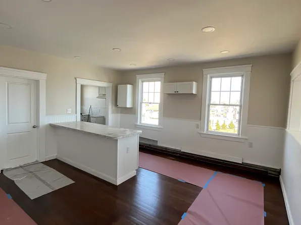 1755 Cranston St #3, Cranston, RI 02920