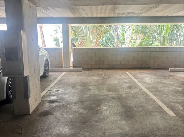 501 Hahaione St #1-307, Honolulu, HI 96825