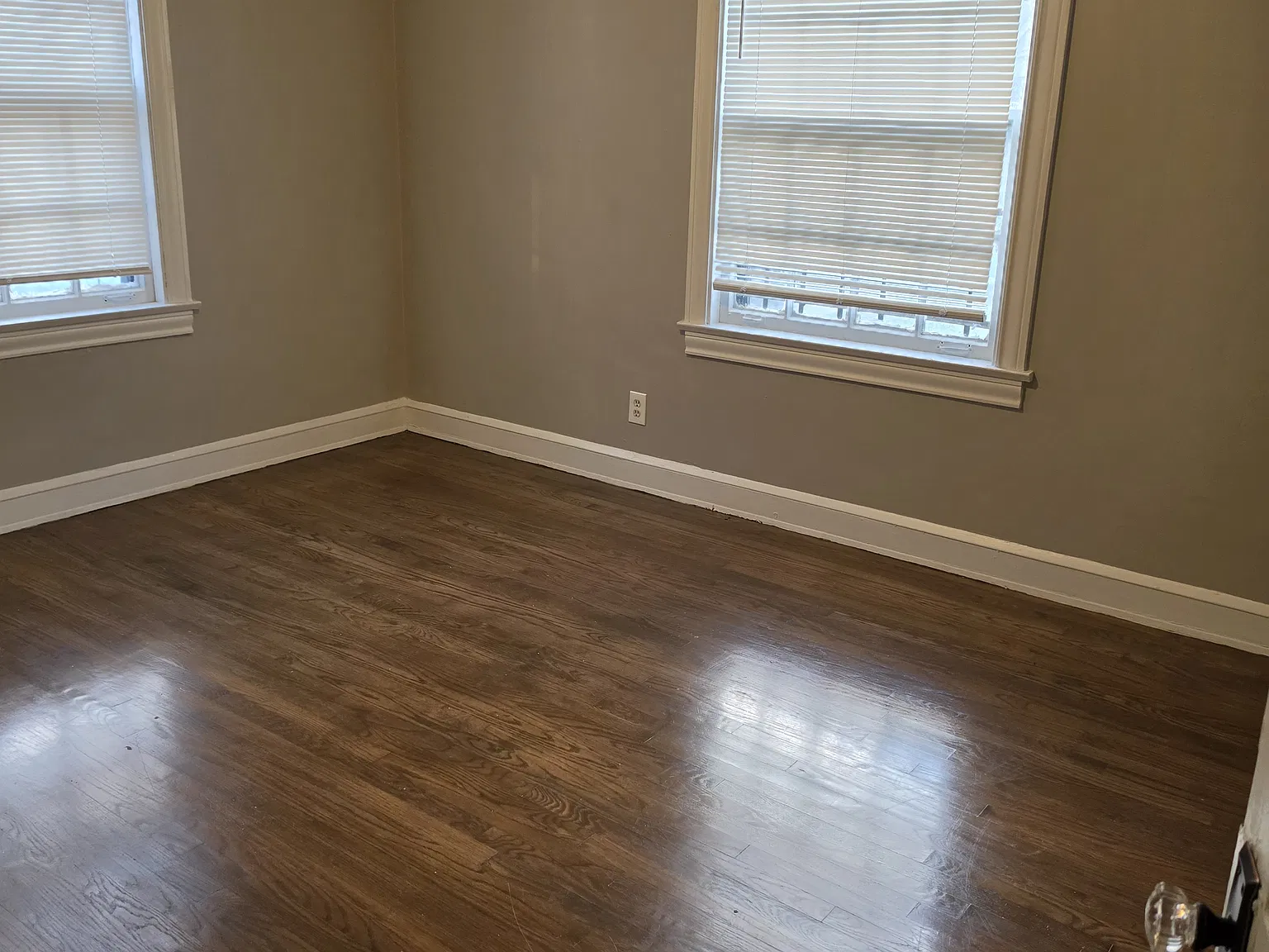 2 bed, 902 sqft, $1,000 — Photo 1