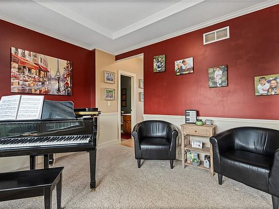 5th image of 305 Lakeview Dr