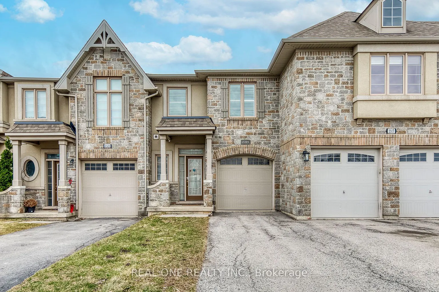 2319 Stone Glen Cres photo 1