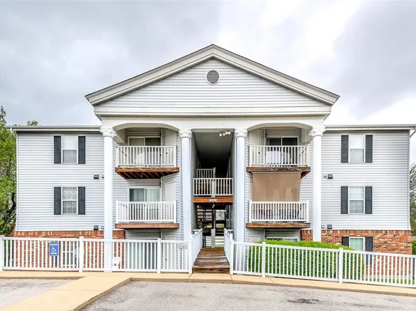 12401 Somerset Place Dr APT G, Saint Louis, MO 63128
