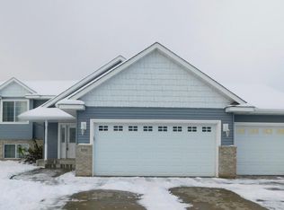 1008 Waters Edge Cir, Avon, MN 56310