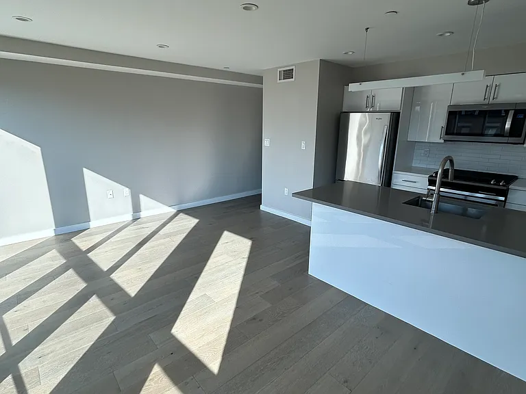 244 Hanover St #510 — Photo 6