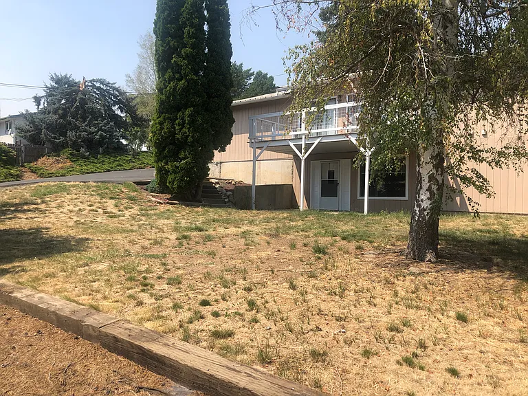155 NW North St — Photo 11