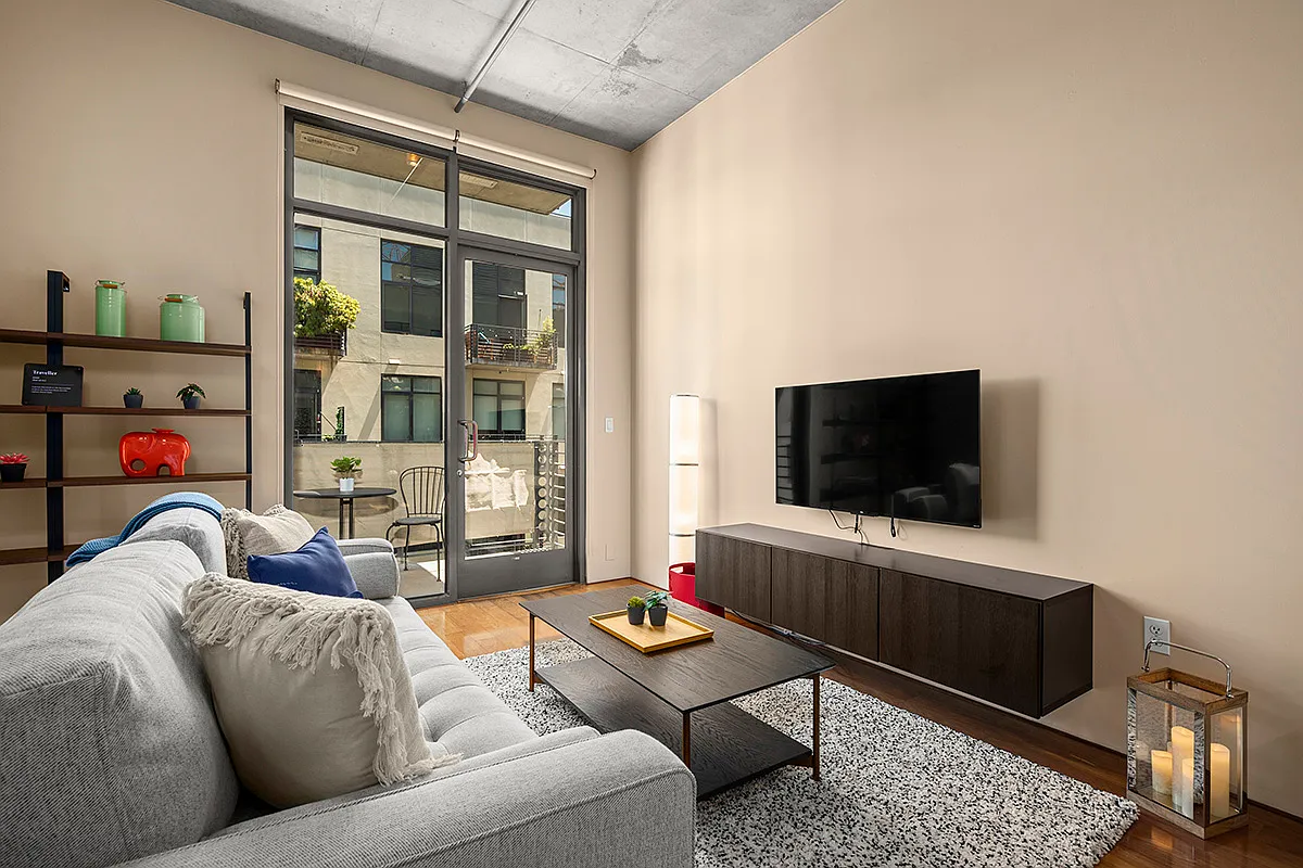 1 bed, 814 sqft, $4,300 — Photo 3