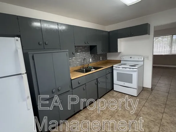 7015 Trumbull Ave SE, Albuquerque, NM 87108