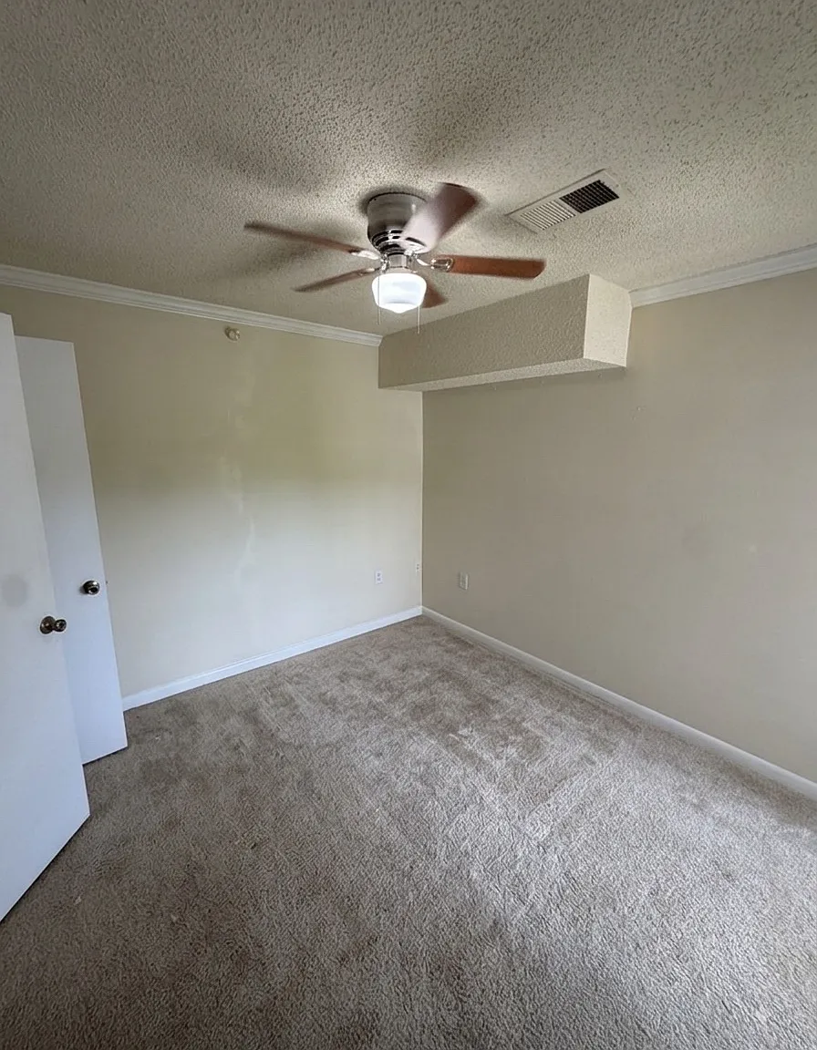4 bed, 1219 sqft, $695 — Photo 1