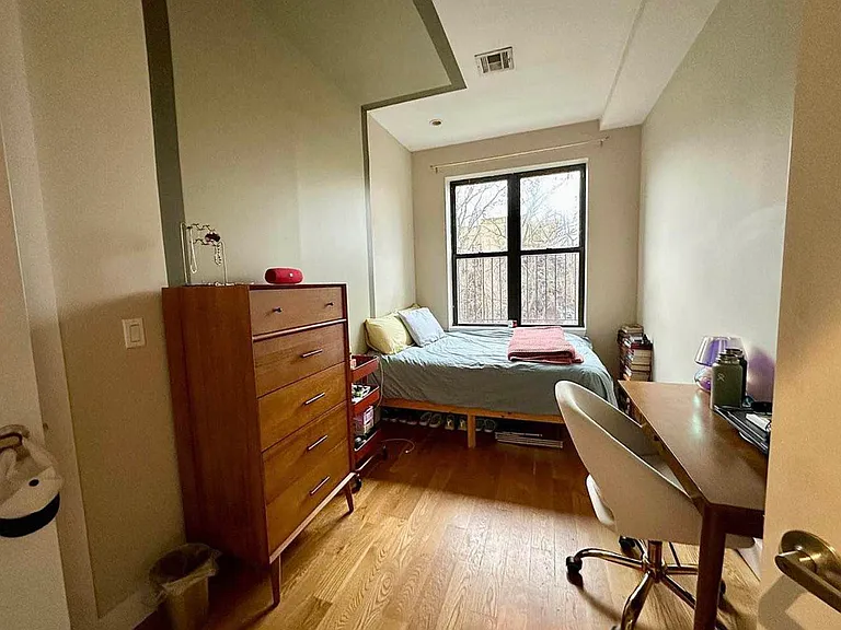250 Melrose St #3L — Photo 3