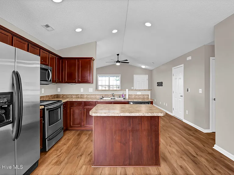 613 Whittle Ct — Photo 11
