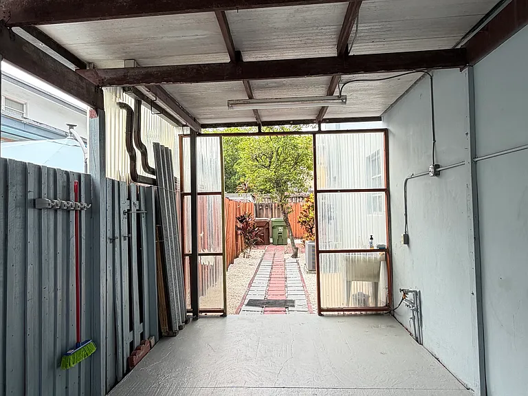 1284 W 44th Pl — Photo 17