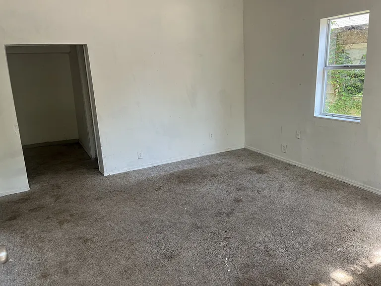 319 N G St — Photo 11