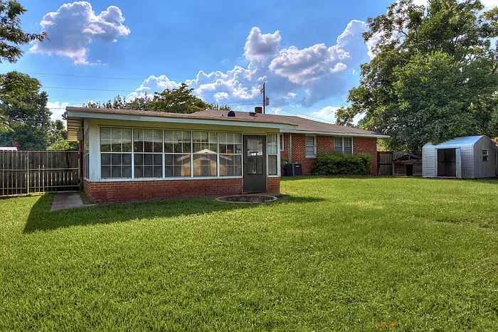 4406 Traylor St — Photo 3